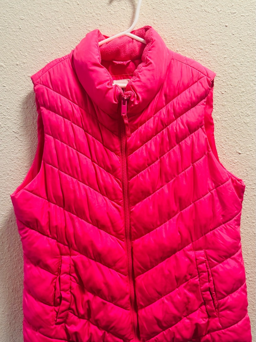 GAP Women's Quilted Puffer Vest - Hot Pink